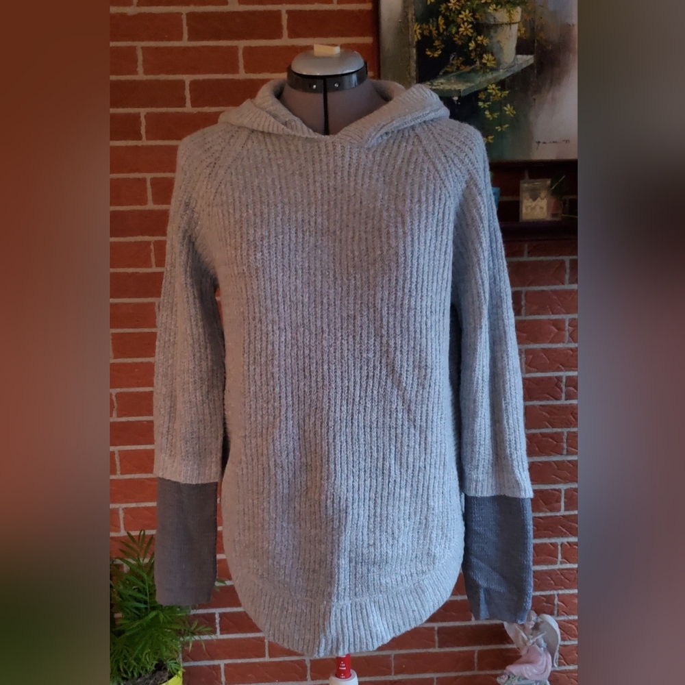 Maurice's size Small Hooded Sweater with darker gray sleeves